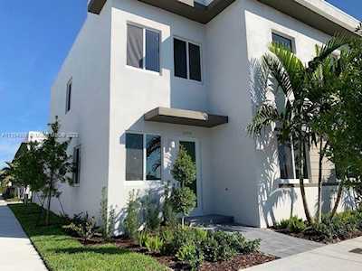 10335 NW 66th St #10335 Doral, FL 33178