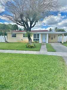 305 Poe Drive Palm Springs, FL 33461