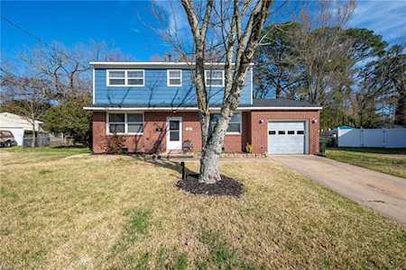 28 Michele Dr Hampton, VA 23669