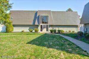 704 La Fontenay Ct Louisville, KY 40223
