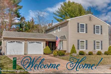 2 Bugle Ct Howell, NJ 07731