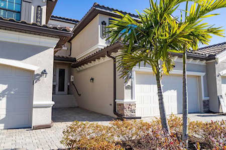 17703 Gawthrop Dr #103 Lakewood Ranch, FL 34211