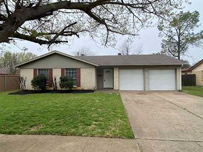 104 Chapman Street Crowley, TX 76036