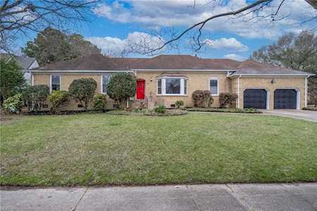 1033 Autumn Harvest Dr Virginia Beach, VA 23464