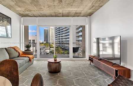3250 NE 1st Ave #819 Miami, FL 33137
