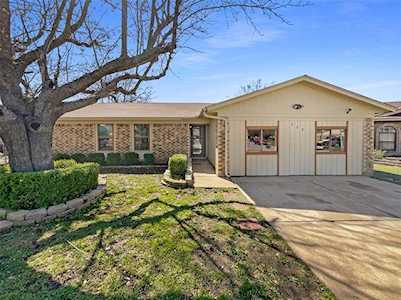 537 Meadow Street Saginaw, TX 76179