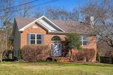 124 Harbortowne Dr Hendersonville, TN 37075