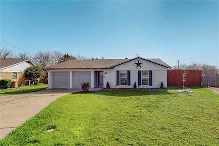 2109 Jeannette Court Arlington, TX 76010