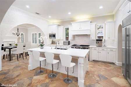 900 Kingsbury Court Allen, TX 75013