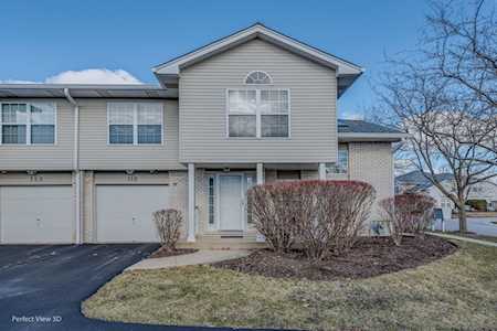 719 Beaver Dr Naperville, IL 60563