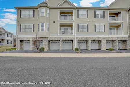 215 Canterbury Ln Morganville, NJ 07751