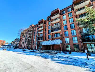 111 Acacia Dr #610 Indian Head Park, IL 60525