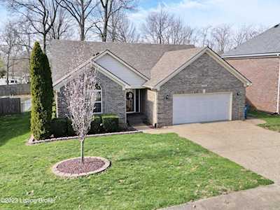 255 River Edge Dr Shepherdsville, KY 40165