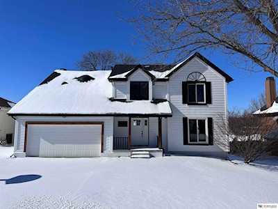 814 Wilshire Ln Papillion, NE 68046