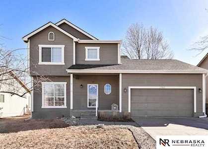 1505 Lakewood Dr Papillion, NE 68046