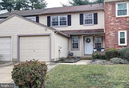 60 Farnwood Rd Mount Laurel, NJ 08054