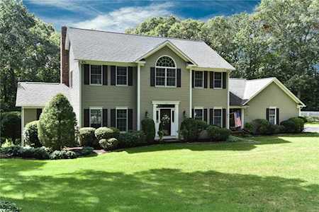 126 Glen Hill Dr North Kingstown, RI 02874