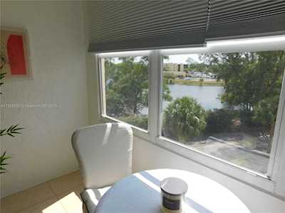 2871 Somerset Dr #408 Lauderdale Lakes, FL 33311