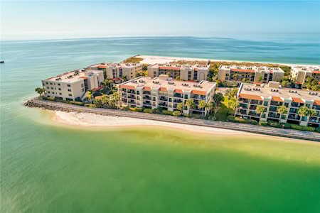 7435 Bayshore Dr #305 Treasure Island, FL 33706