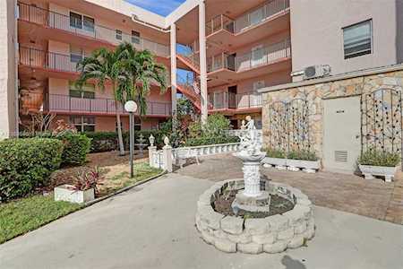 2851 Somerset Dr #408 Lauderdale Lakes, FL 33311