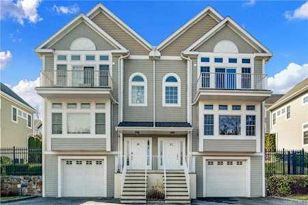 21 Arbor Glen New Rochelle, NY 10801