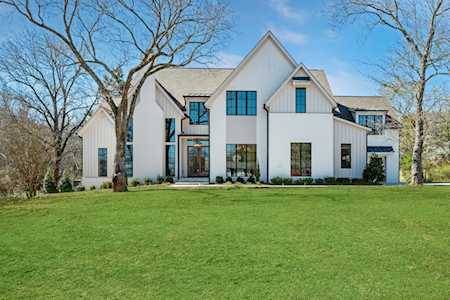 825 Forest Hills Dr Nashville, TN 37220