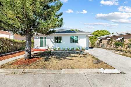 915 S F St Lake Worth Beach, FL 33460
