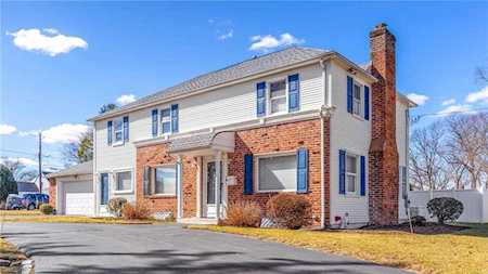 93 Bretton Woods Dr Cranston, RI 02920