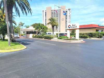 7665 Sun Island Dr S #103 South Pasadena, FL 33707