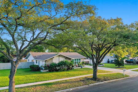 2680 Clubhouse Dr S Clearwater, FL 33761