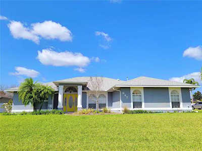 647 Hart Lake Dr Winter Haven, FL 33884