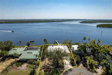 3290 Peace River Dr Punta Gorda, FL 33983