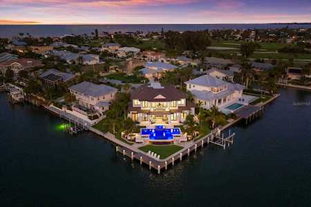 621 North Point Dr Holmes Beach, FL 34217