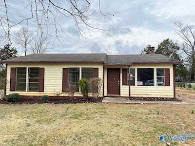2908 NW Deerfield Road Huntsville, AL 35810