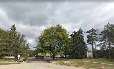 27820 Berrywood Ln #6 Farmington Hills, MI 48334