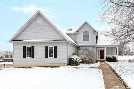 1209 Iowa Dr Le Claire, IA 52753