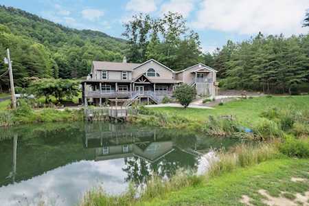 731 E Snowflake Rd Surgoinsville, TN 37873