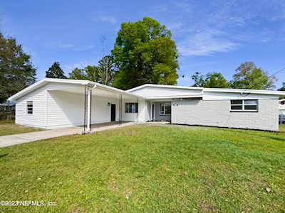2009 Bergerac DR Jacksonville, FL 32210