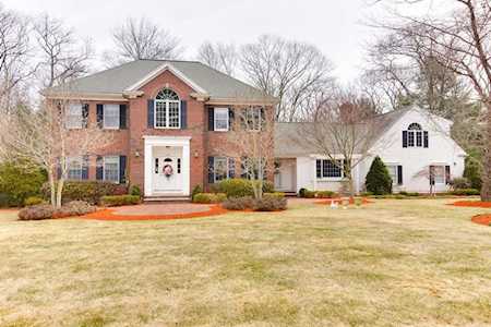 100 Kensington Dr Canton, MA 02021