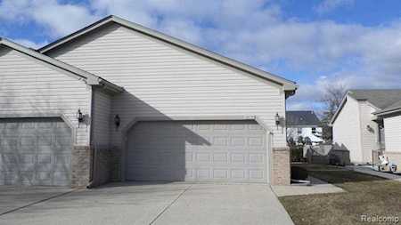 29229 Red Maple Chesterfield, MI 48051