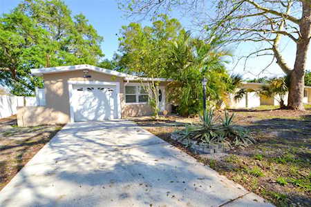 8165 Nightingale Ln Seminole, FL 33777