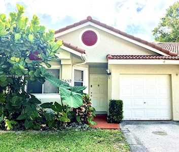 7652 S Pinewalk Dr S #139 Margate, FL 33063