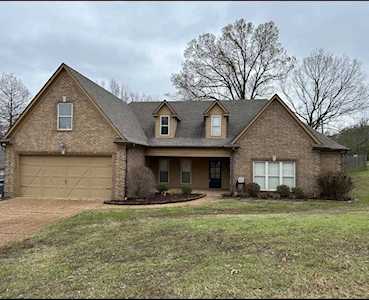 9579 Pine Point Dr Lakeland, TN 38002