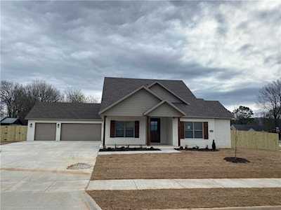 142 N Sheep Dog Ave Farmington, AR 72730