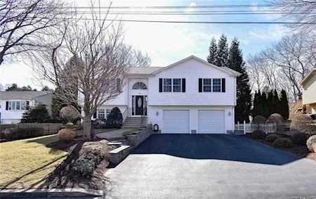 24 Canonchet Trl Cranston, RI 02921