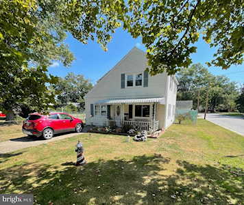 439 Hollywood Ave Carneys Point, NJ 08069