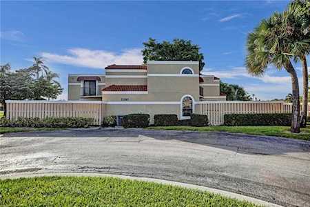4075 Village Dr #B Delray Beach, FL 33445