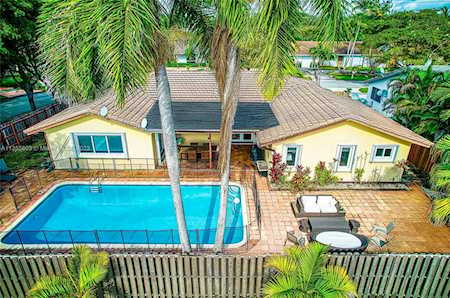 2000 NE 214th Ter Miami, FL 33179