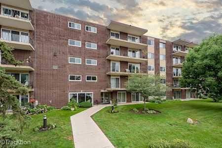 5300 Walnut Ave #20B Downers Grove, IL 60515
