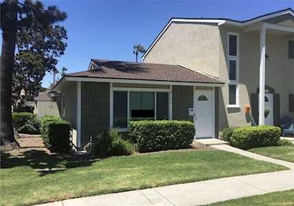 8196 Ridgefield Dr Huntington Beach, CA 92646